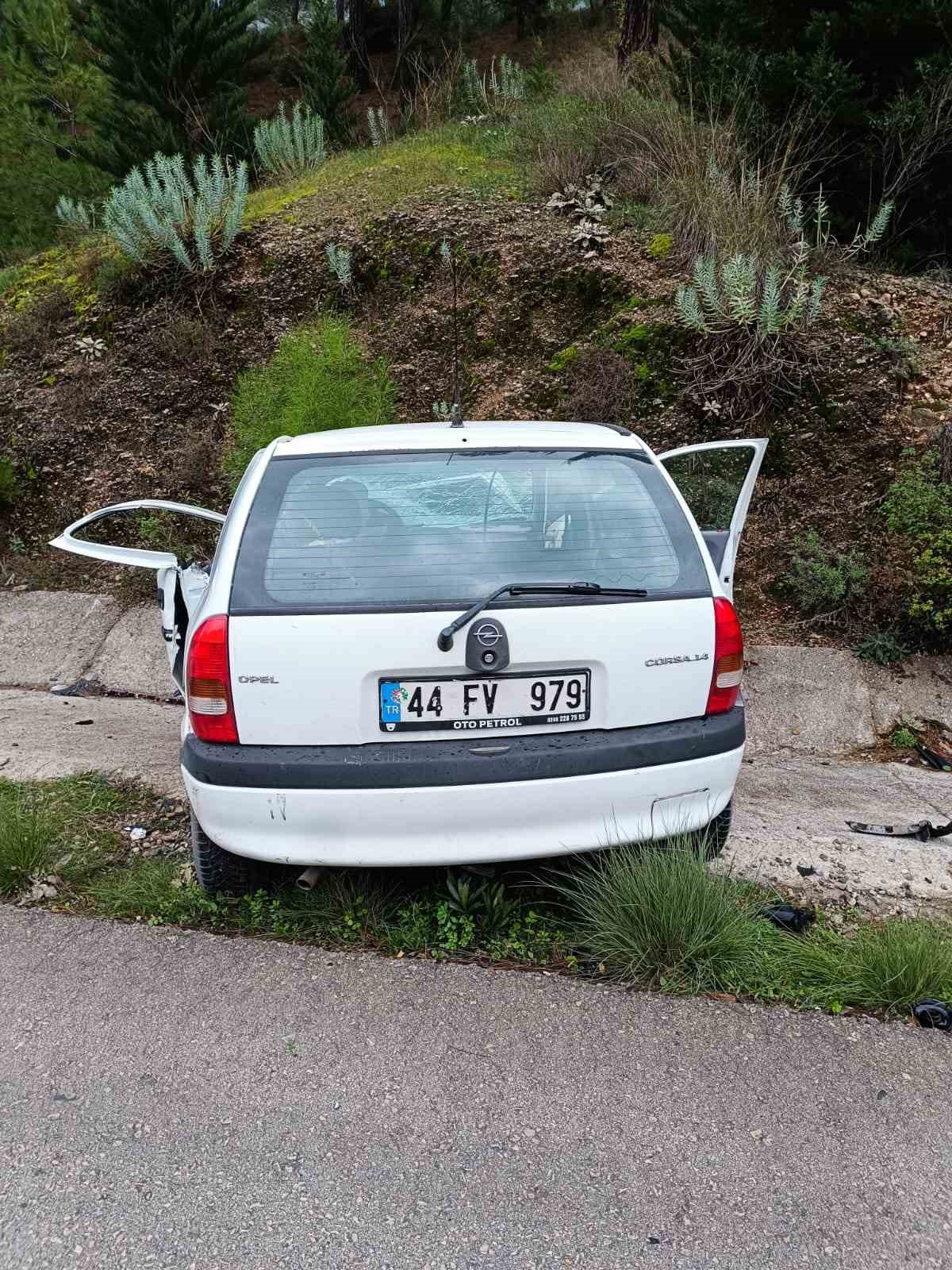 Burdur&rsquo;da 2 otomobil ve tır &ccedil;arpıştı: 1 yaralı
