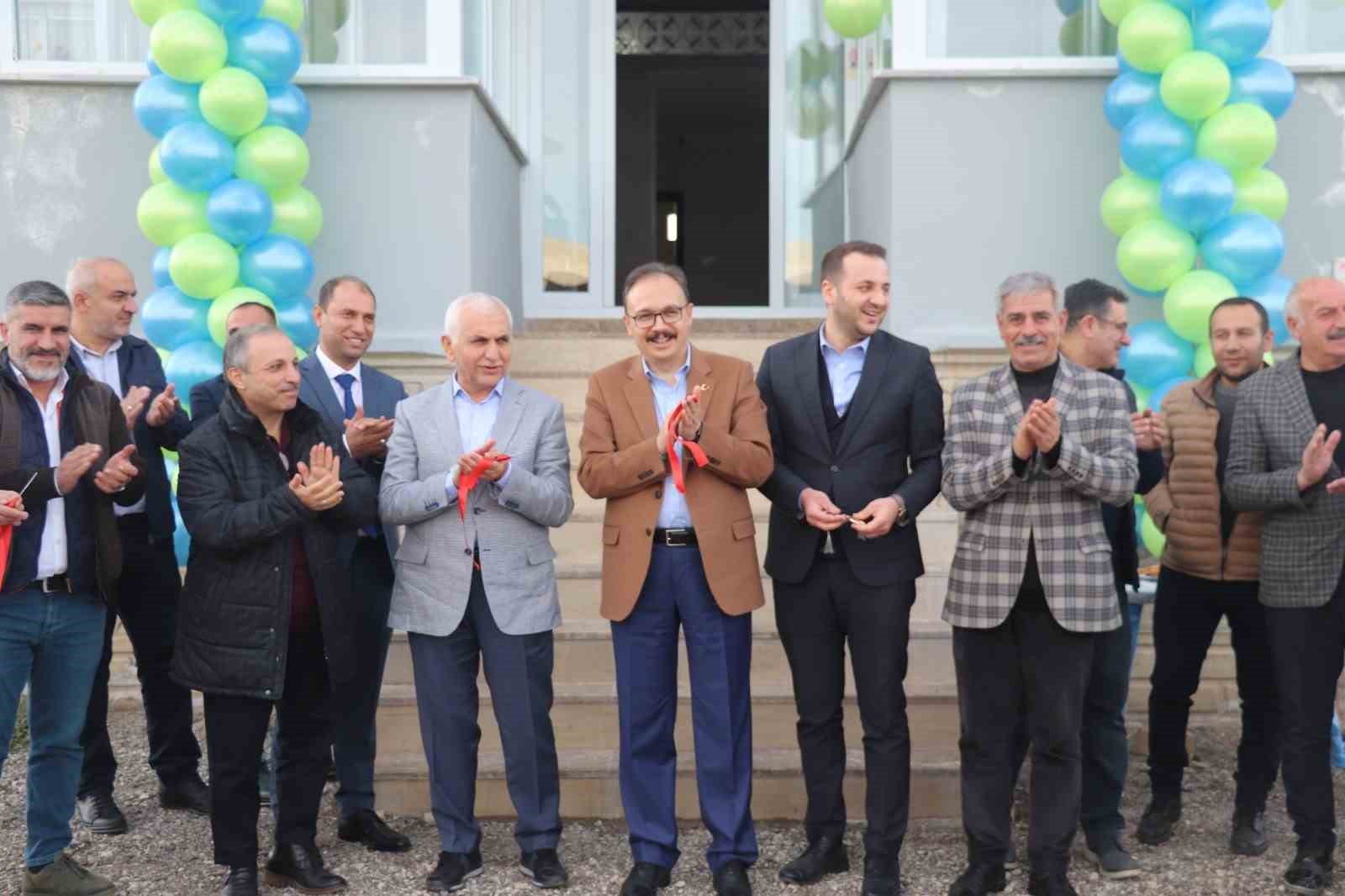 Siirt Valisi iş adamları ve sanayicileri kentte yatırım yapmaya davet etti
