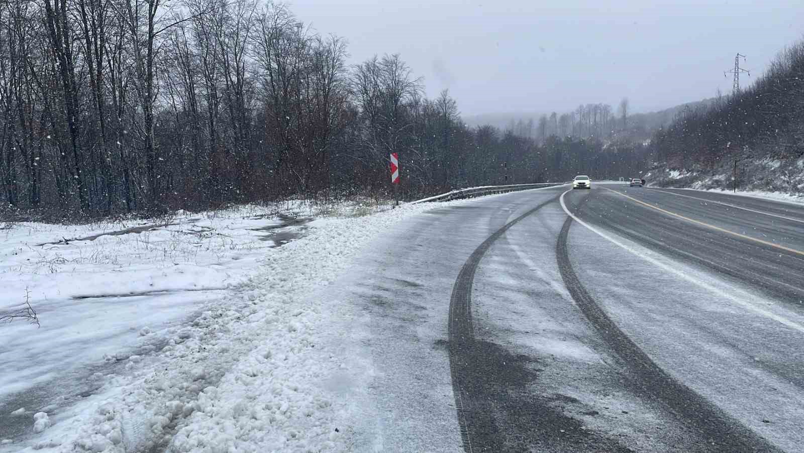 Kırklareli&rsquo;nin y&uuml;ksek kesimlerinde kar etkili oluyor
