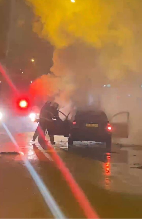 Batman’da seyir halindeki otomobil yandı