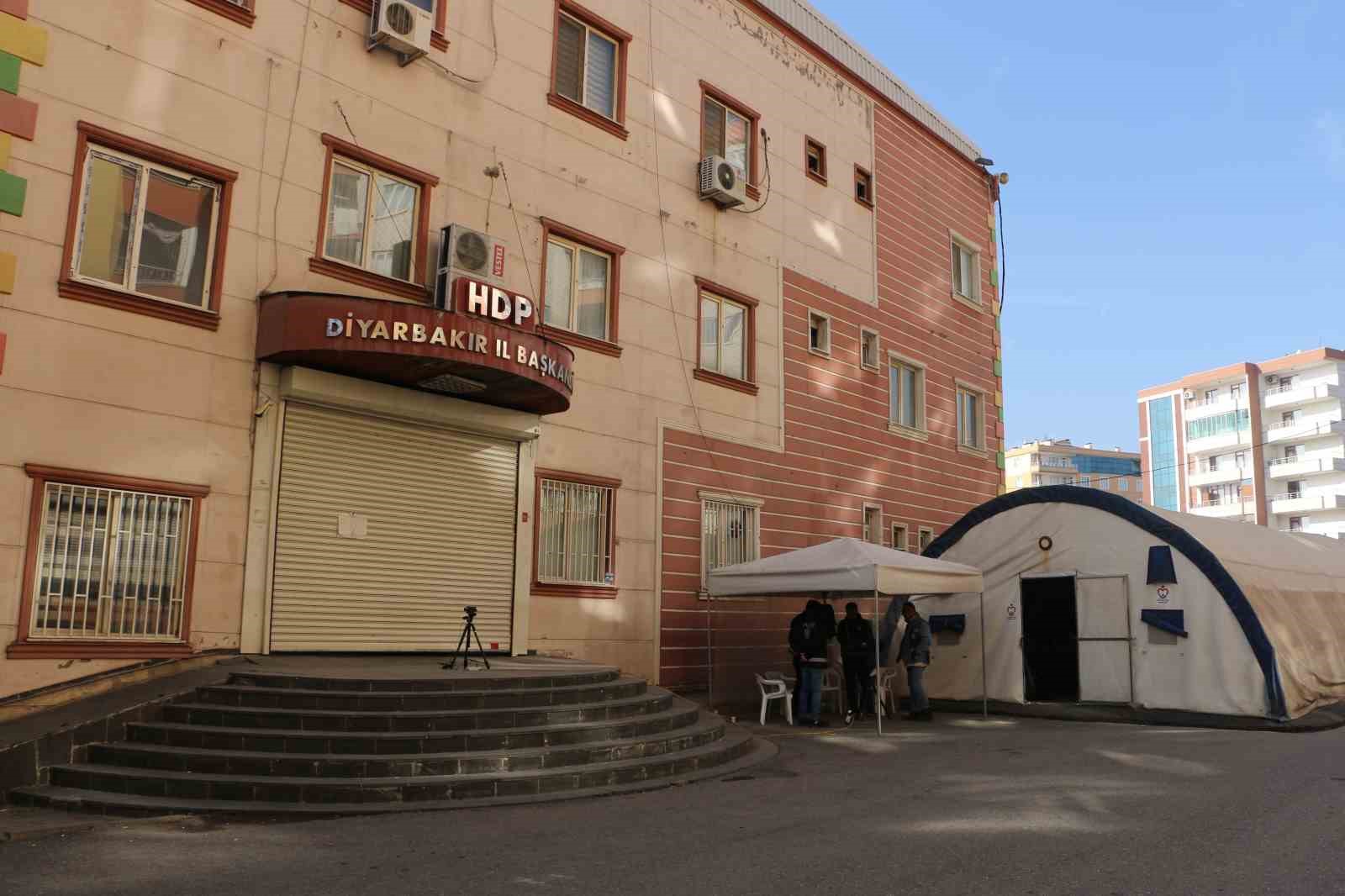 13 yıldır &ccedil;ocuğundan haber alamayan anne, teslim olması i&ccedil;in &ccedil;ağrıda bulundu
