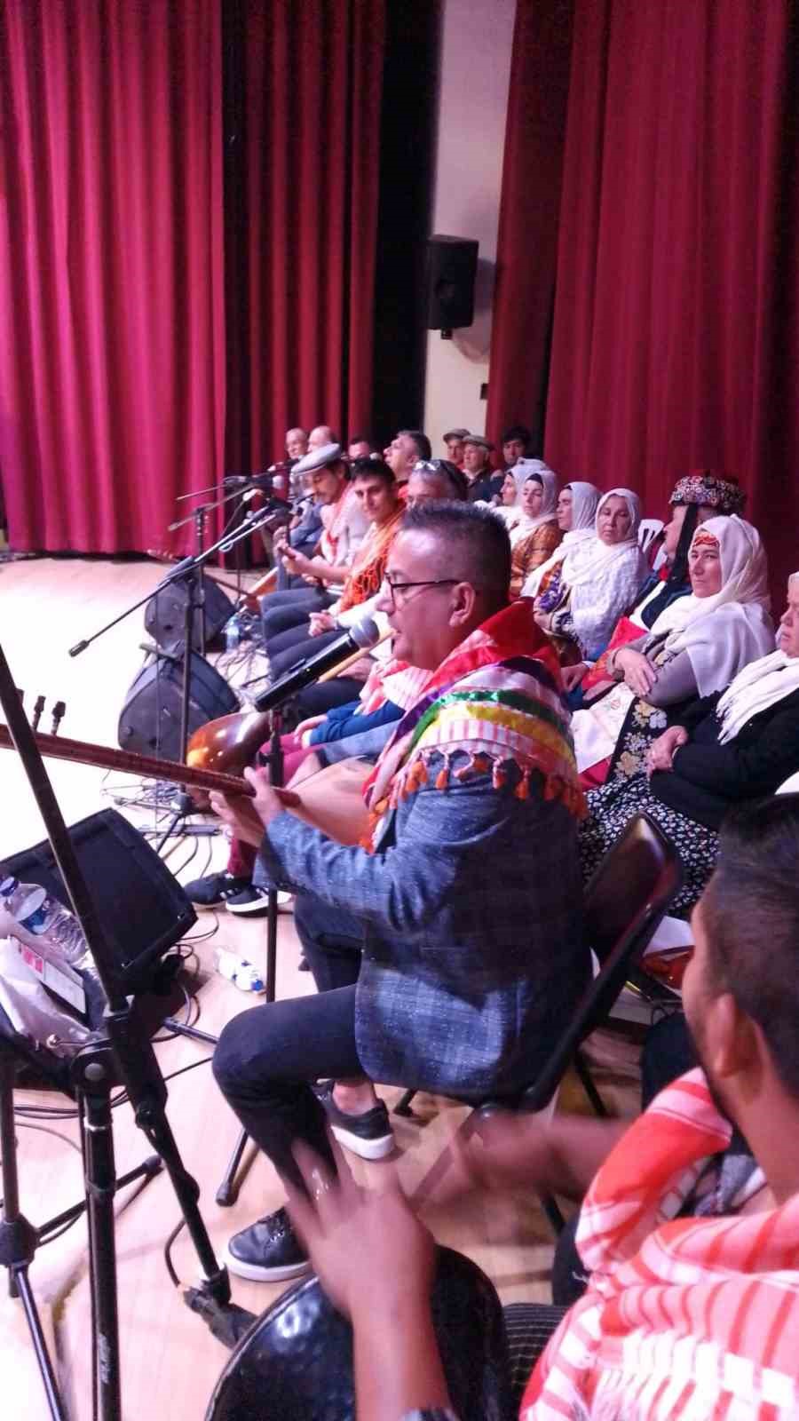 Fethiye&rsquo;deki y&ouml;r&uuml;k şenliğinde g&ouml;rme engelliler alkışı hak etti
