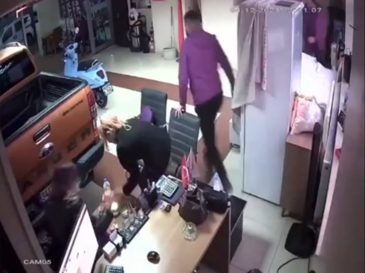 İstanbul’da depremden kaçış kamerada