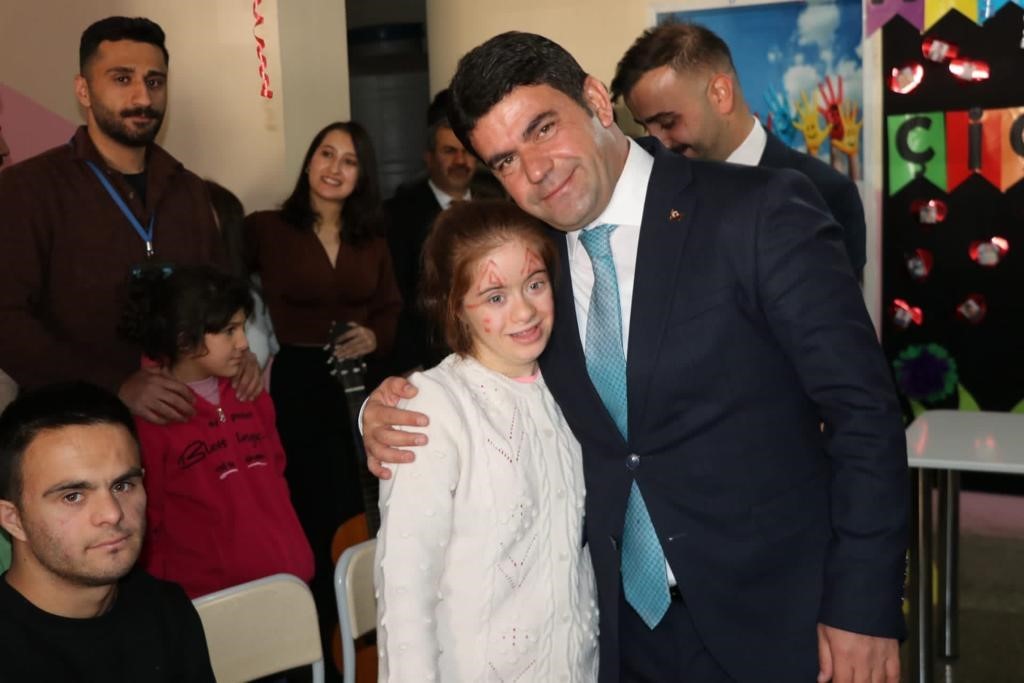 Hakkâri’de "Elimi tutsan engellimi unutsam" etkinliği