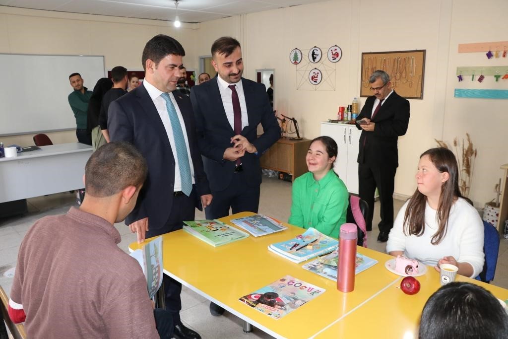 Hakk&acirc;ri&rsquo;de "Elimi tutsan engellimi unutsam" etkinliği

