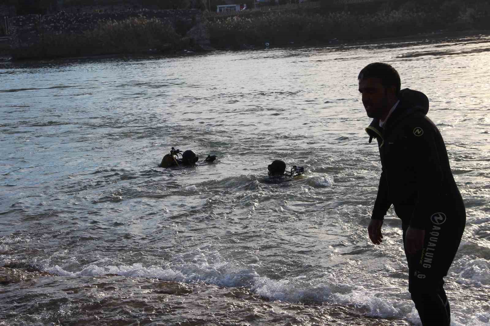 Dicle Nehri’nde kaybolan kızı arama çalışmaları devam ediyor