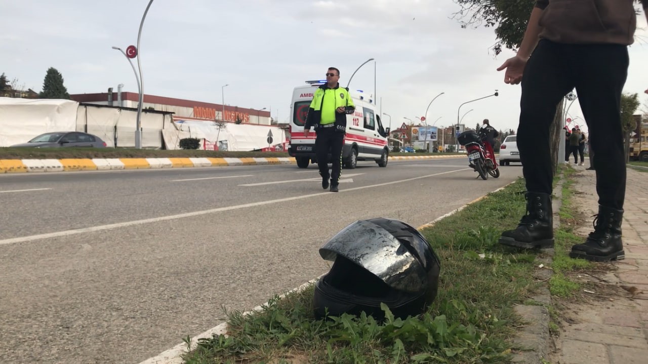 Edirne’de otobüs, otomobil ile motosikletin karıştığı kazada 1 kişi yaralandı