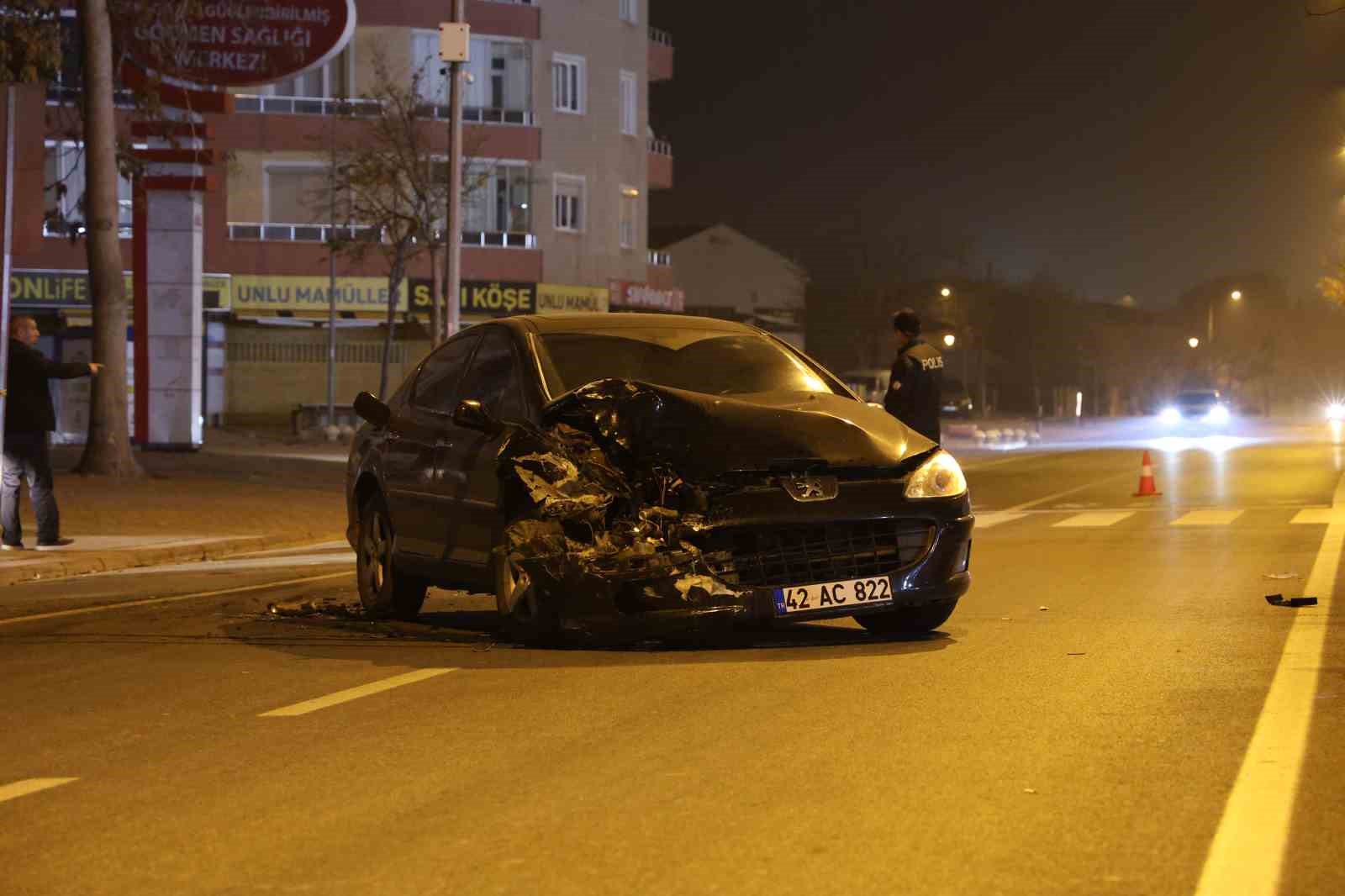 Kaza yaptı, hasar gören otomobili bırakıp kaçtı