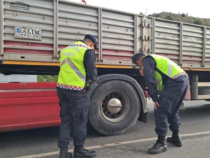 &Ccedil;ukurca&rsquo;da kış lastiği ve okul servisleri denetlendi
