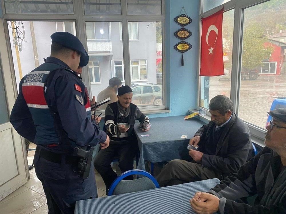 Balıkesir’de jandarmadan ’Kaçakçılık ve Organize’ suç operasyonu