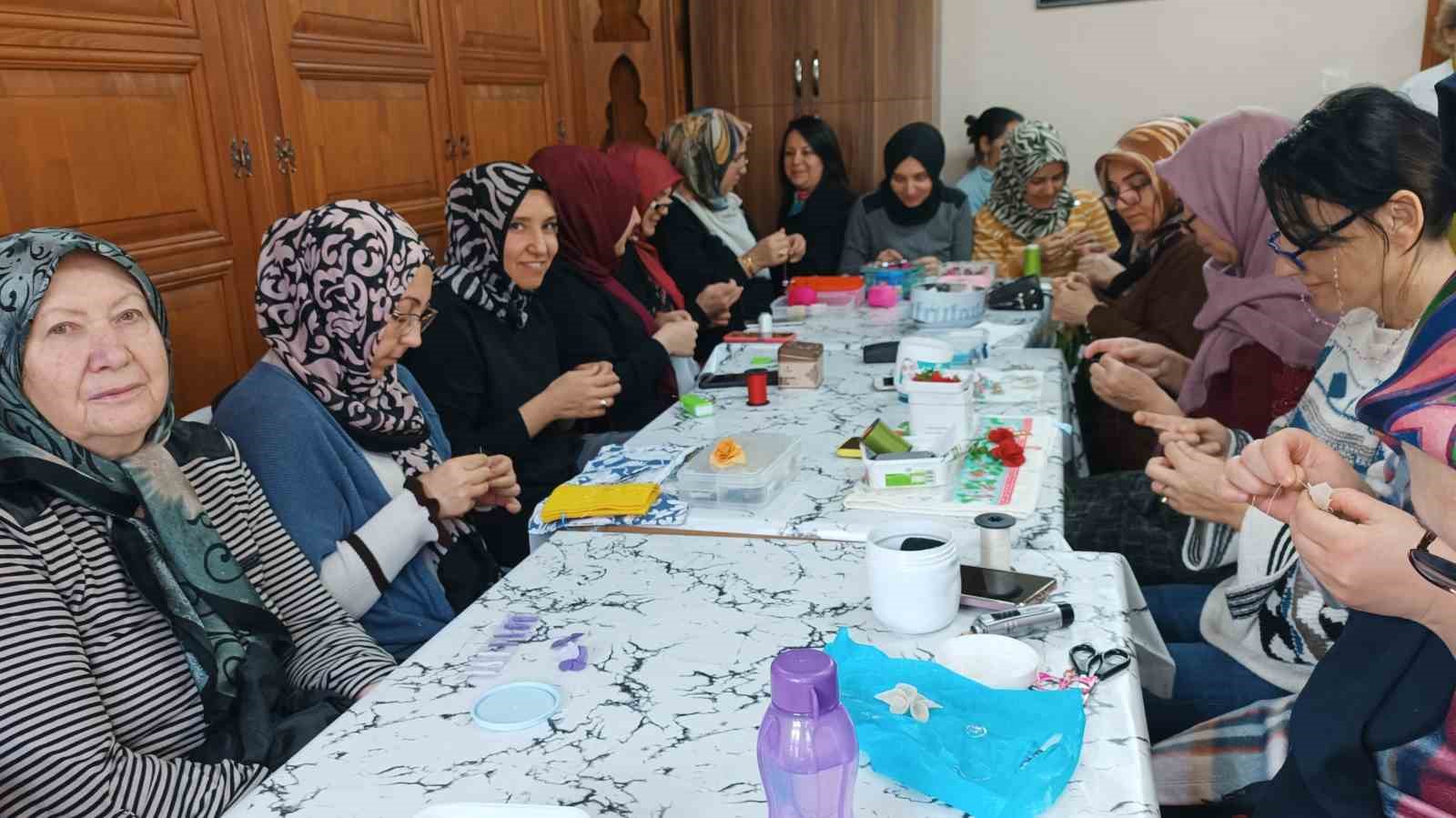 Kütahya’da iğne oyası kursu ilgi görüyor