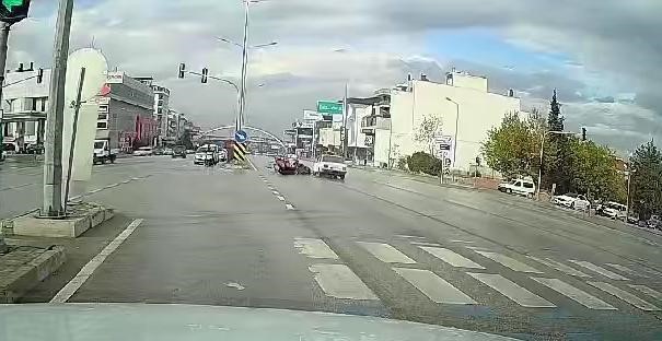 Işık ihlali kazaya davetiye çıkardı
