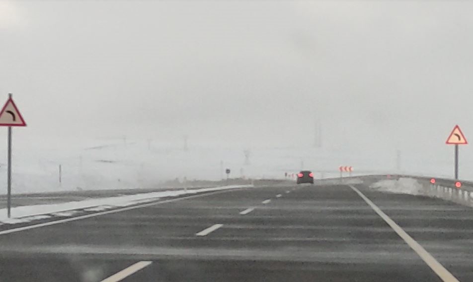 Ardahan&rsquo;ın y&uuml;ksek kesimlerinde etkili olan tipi ulaşımı aksatıyor
