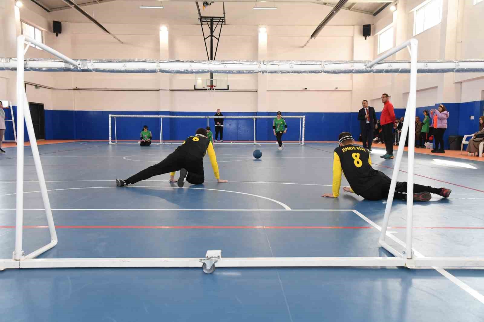 Görme engelliler, goalball farkındalık maçında karşı karşıya geldi