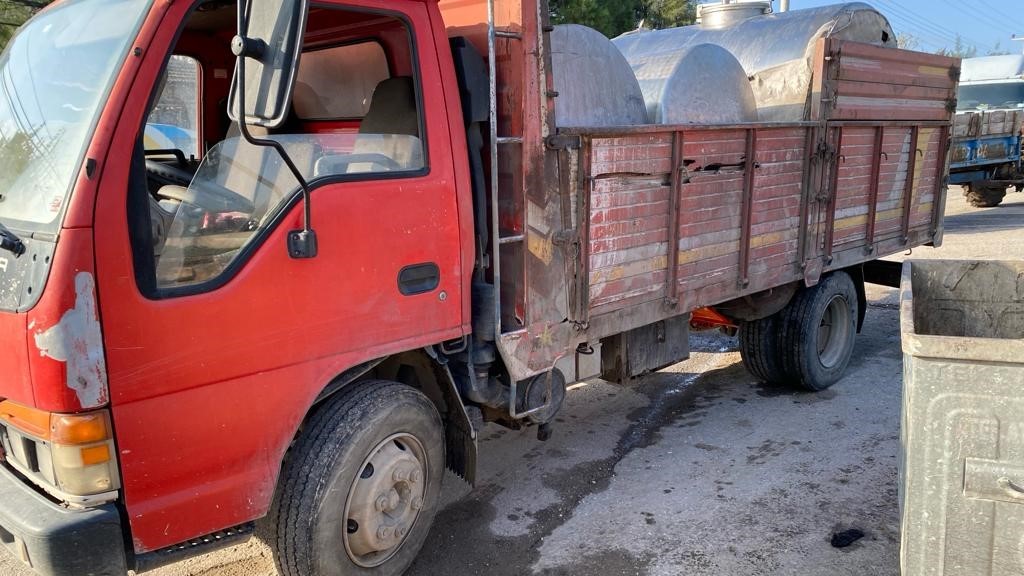 İzmir&rsquo;de kamyona &ccedil;arpan motosiklet s&uuml;r&uuml;c&uuml;s&uuml; hayatını kaybetti
