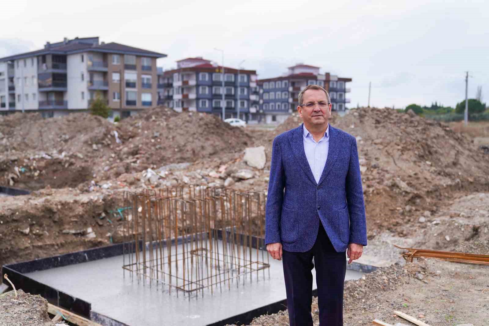 Başkan Ergin’den Altınova’ya modern kapalı pazar yeri