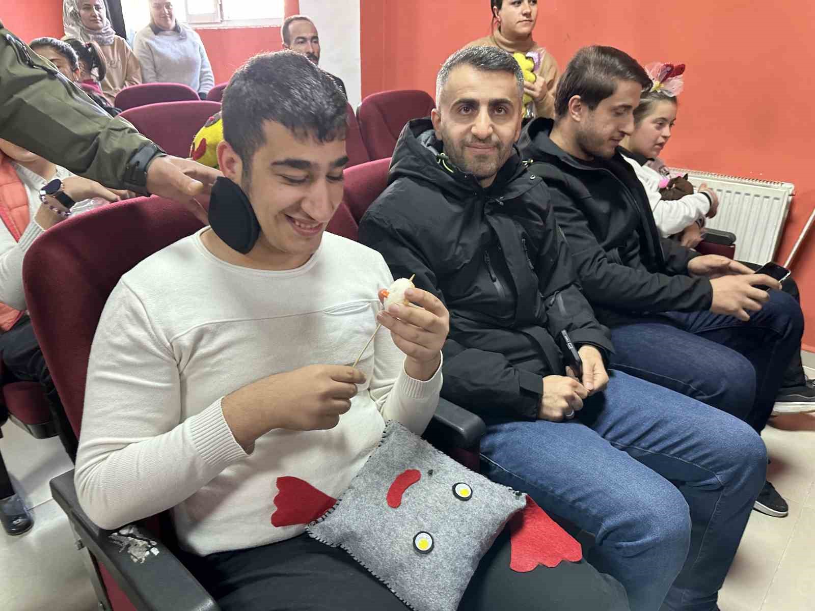 Özel öğrenciler halaylarla eğlendiler