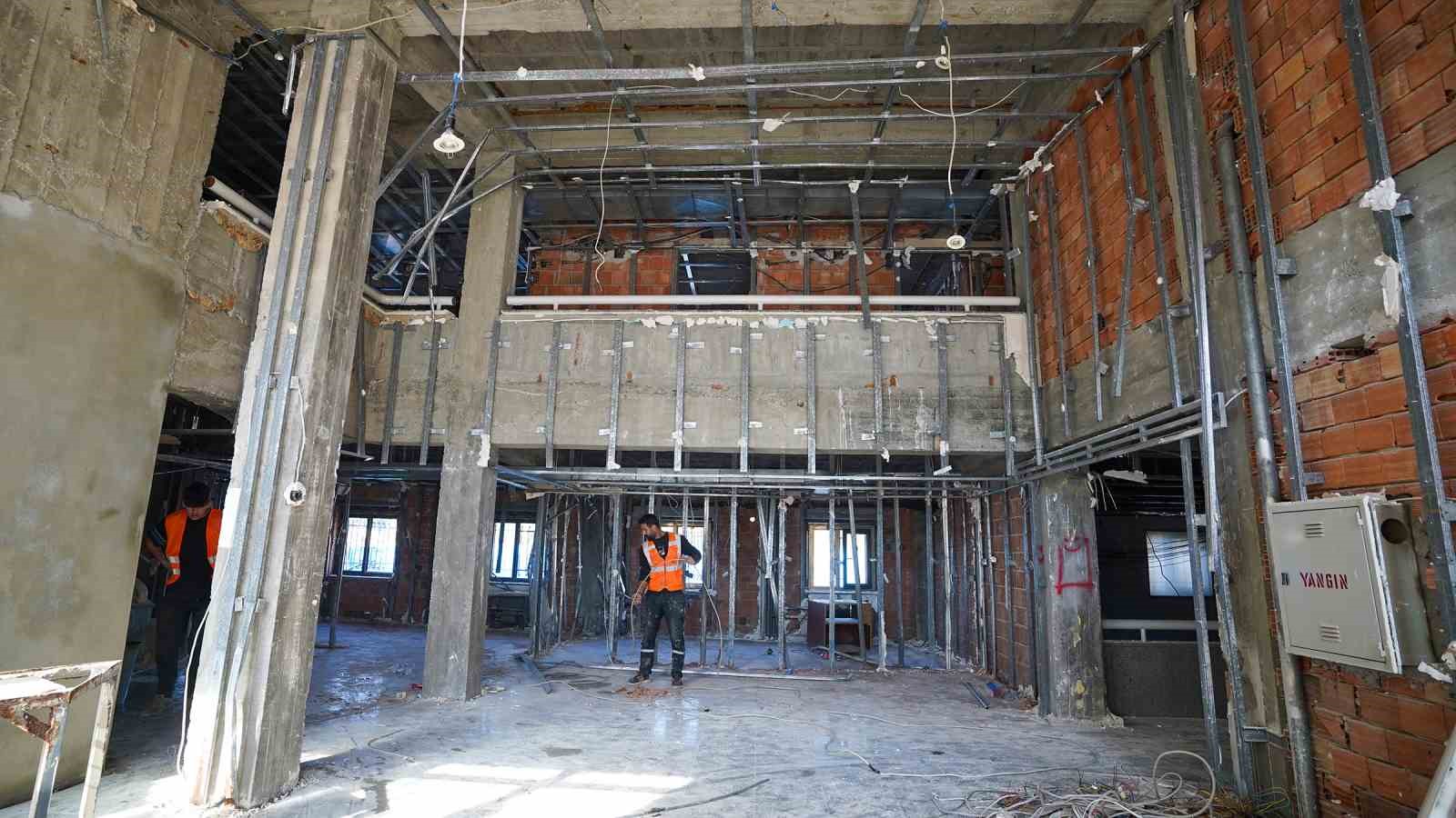 Tarsus&rsquo;ta 75. Yıl K&uuml;lt&uuml;r Merkezi yenileniyor
