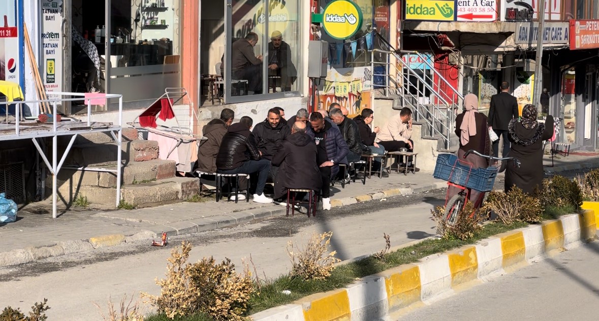 Aralık ayında g&uuml;neşli havanın tadını &ccedil;ıkardılar
