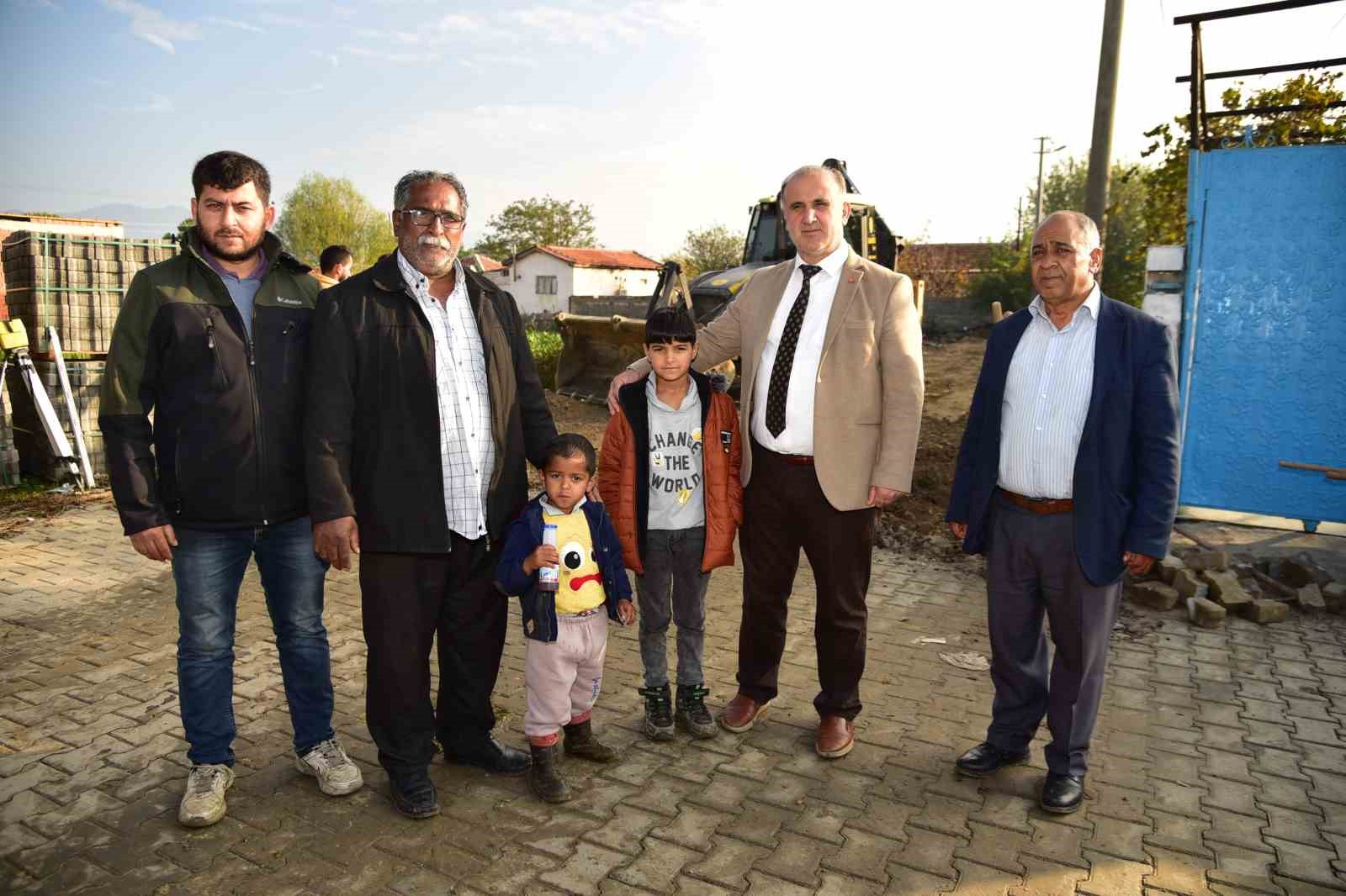 Acarlar’da yollar hem yenileniyor hem de yeşilleniyor