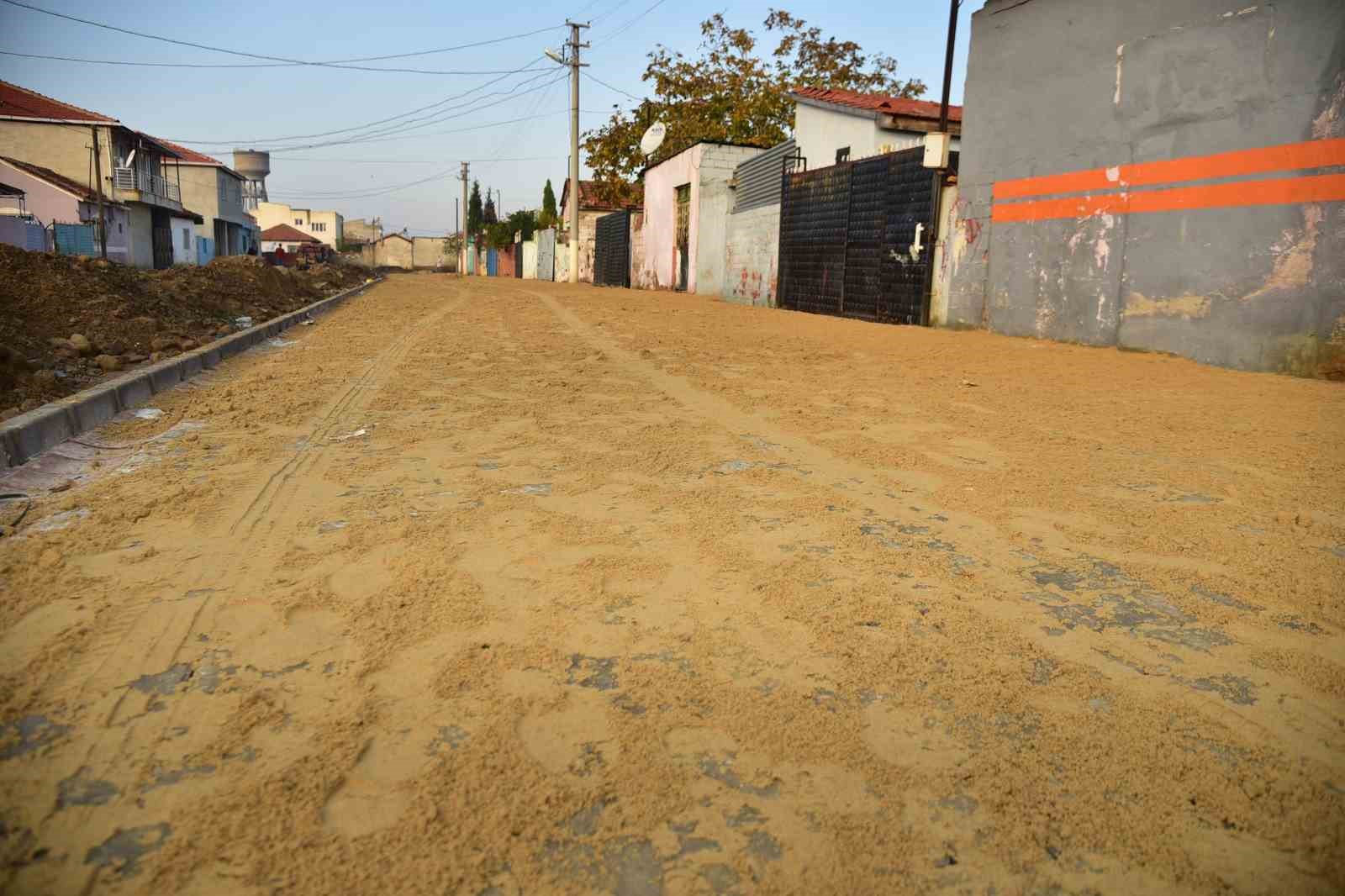 Acarlar&rsquo;da yollar hem yenileniyor hem de yeşilleniyor
