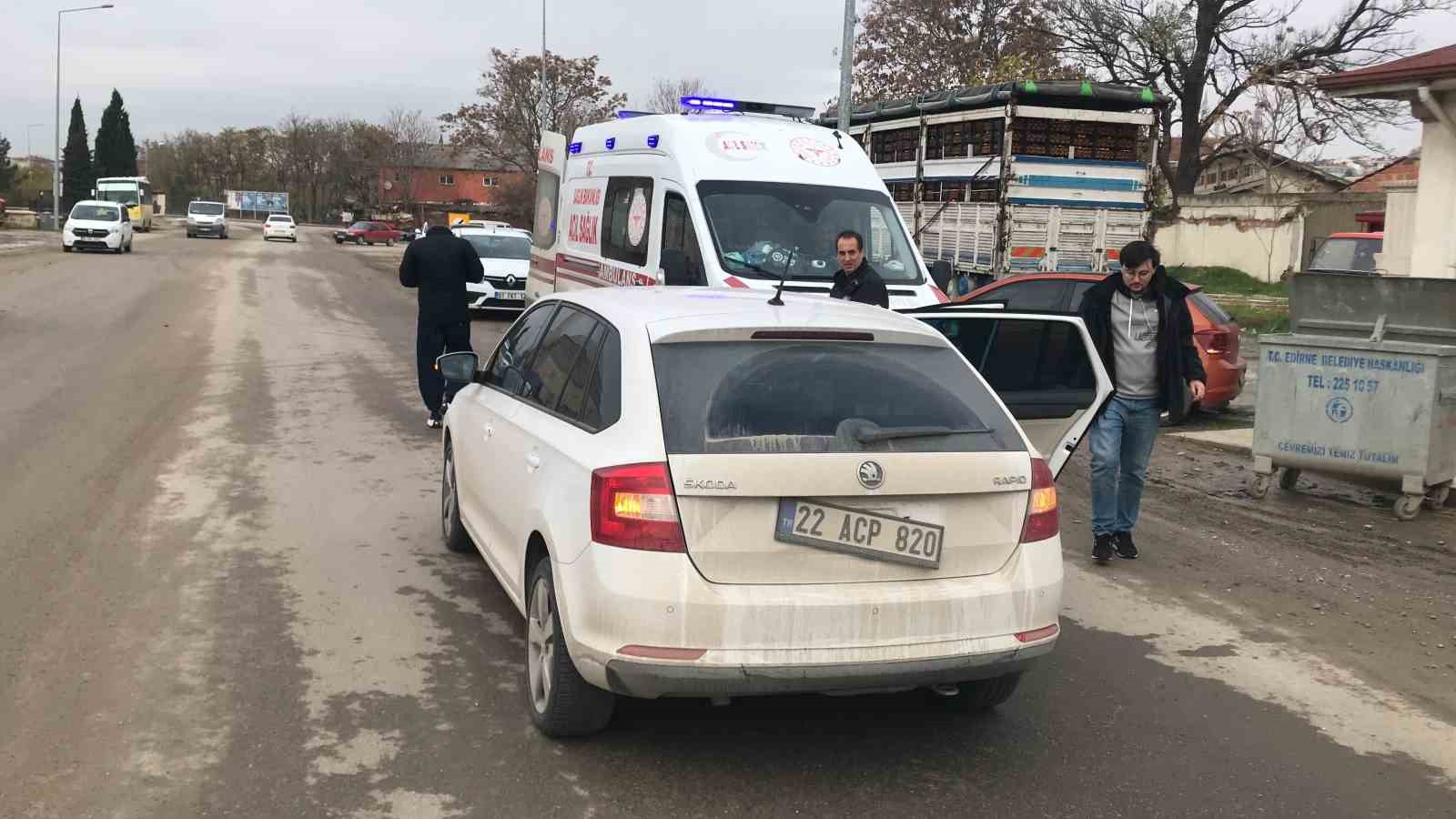 Edirne&rsquo;de iki otomobilin &ccedil;arpışması sonucu bir kişi yaralandı
