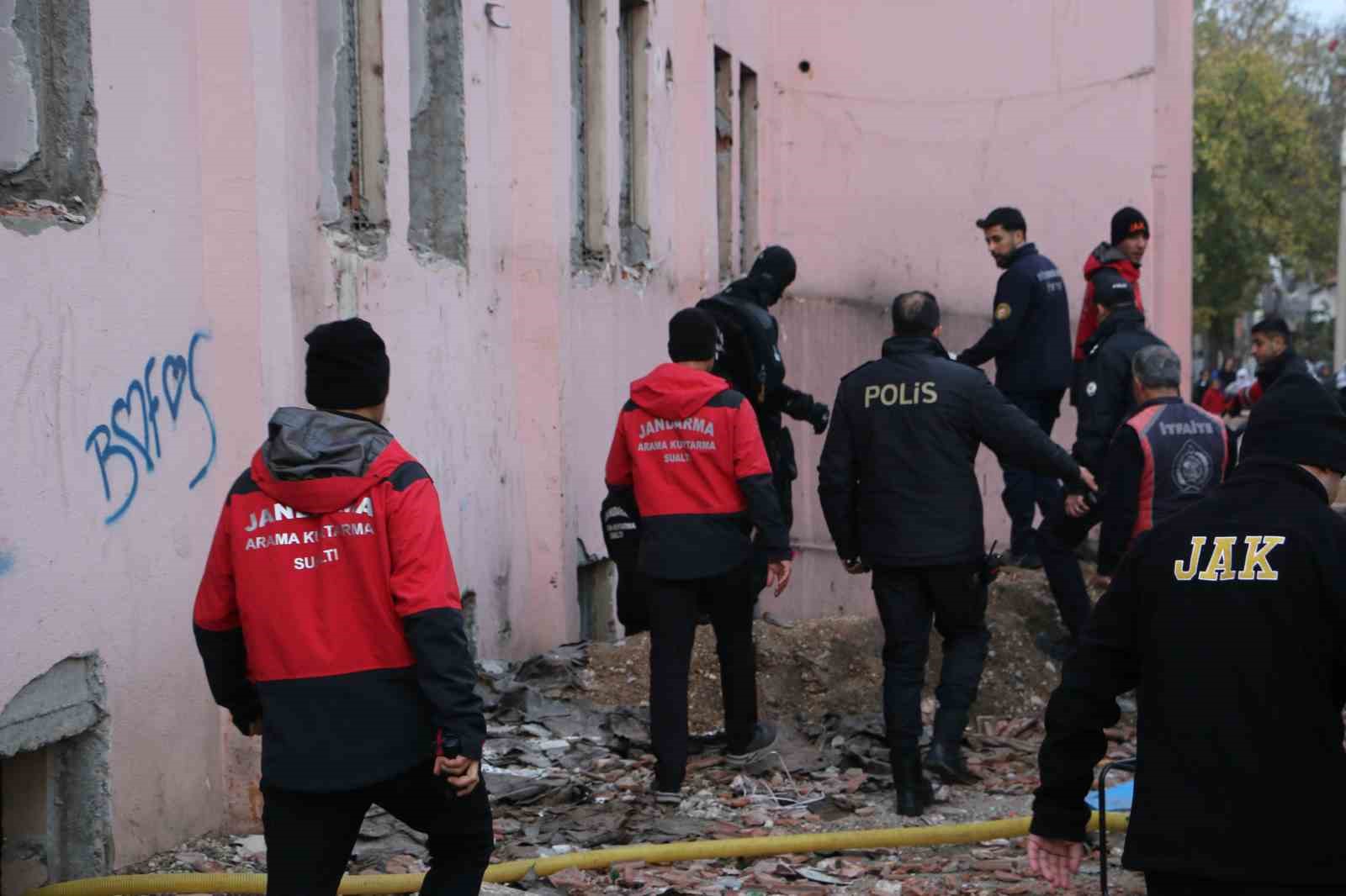 Diyarbakır&rsquo;da su birikintisinde "bebek var" iddiası ekipleri harekete ge&ccedil;irdi
