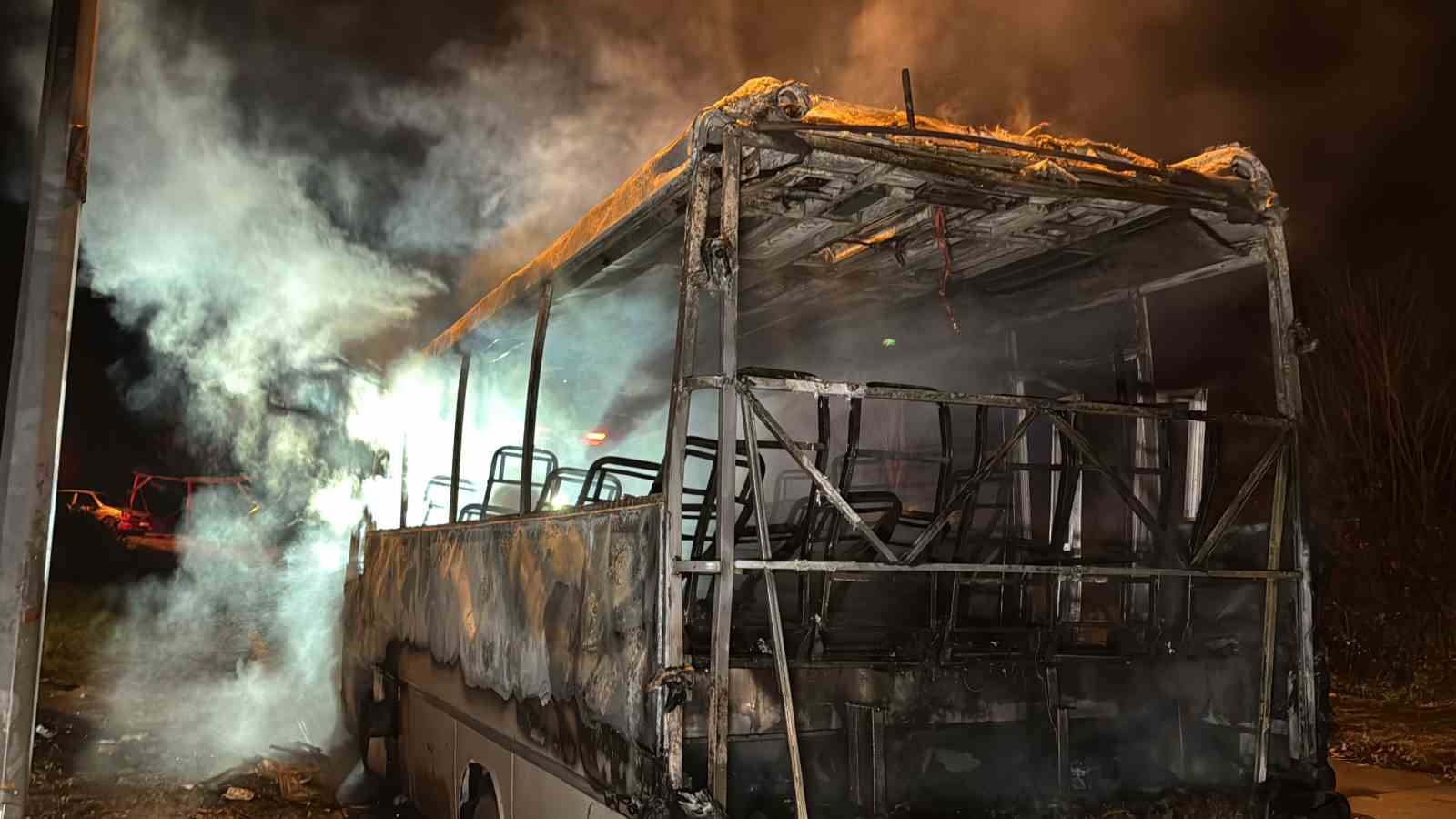 İş&ccedil;i servisi alev topuna d&ouml;nd&uuml;
