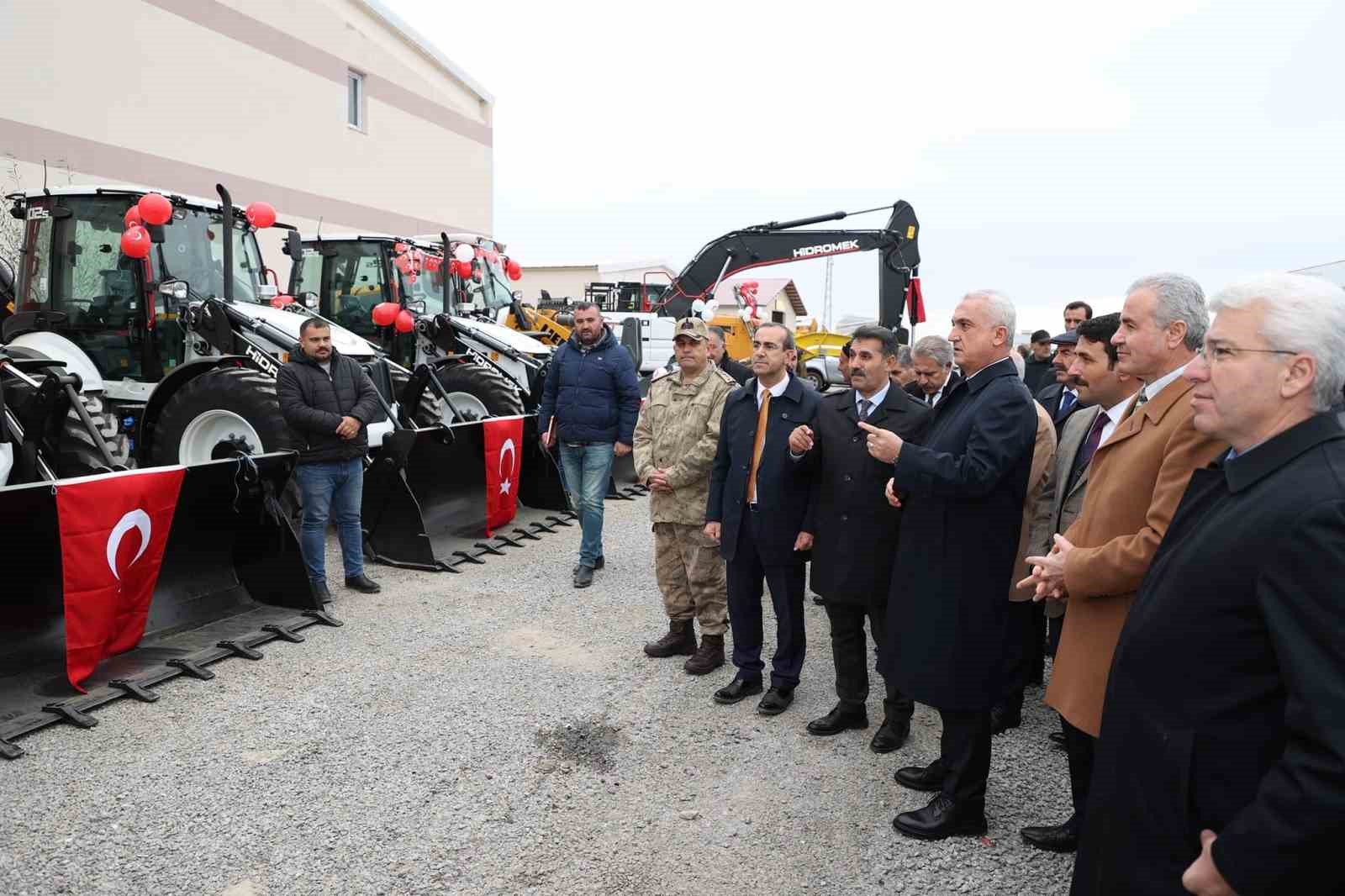 Muş’ta karla mücadele için 9 araç alındı
