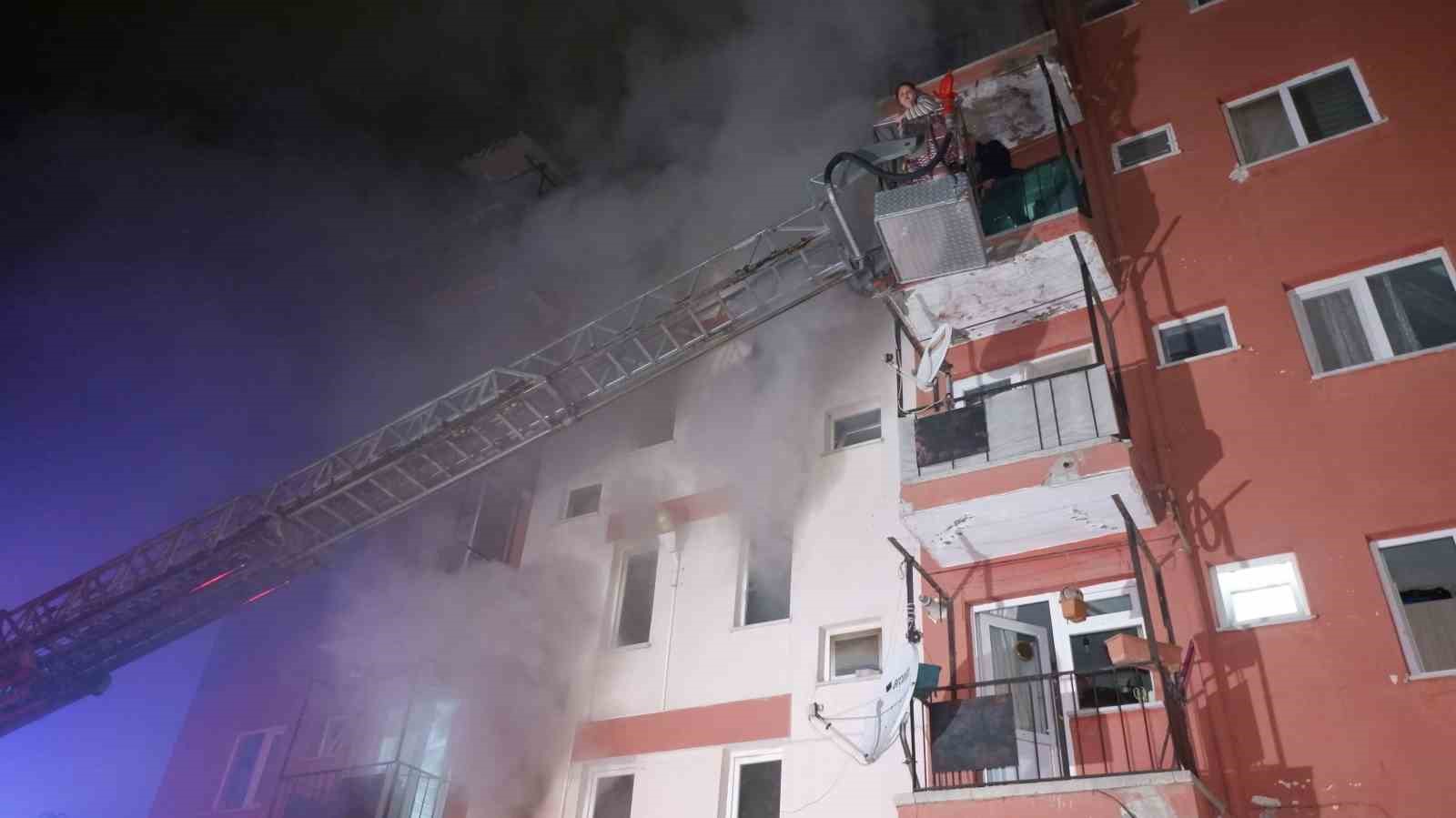 Edirne’de can pazarı: Yangında mahsur kalanları kurtarmak için saniyelerle yarıştılar