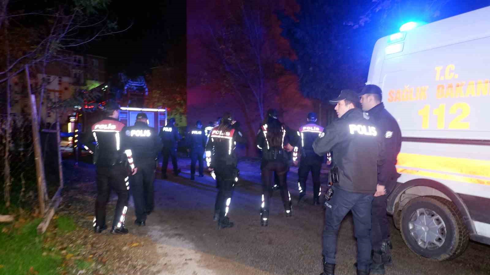 Edirne&rsquo;de can pazarı: Yangında mahsur kalanları kurtarmak i&ccedil;in saniyelerle yarıştılar
