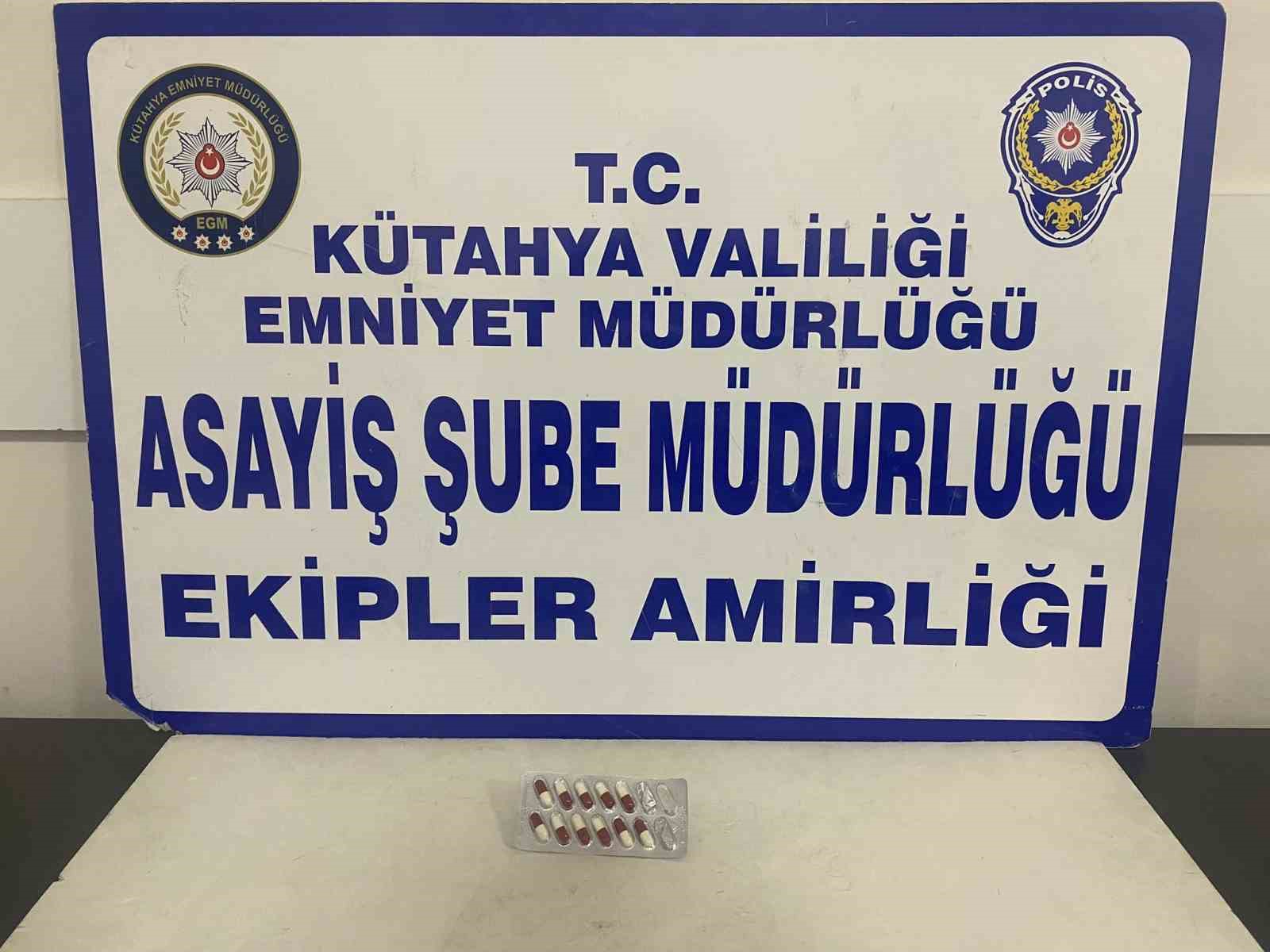 Kütahya’da polisin önleyici hırsızlık uygulamasında uyuşturucu ele geçirildi