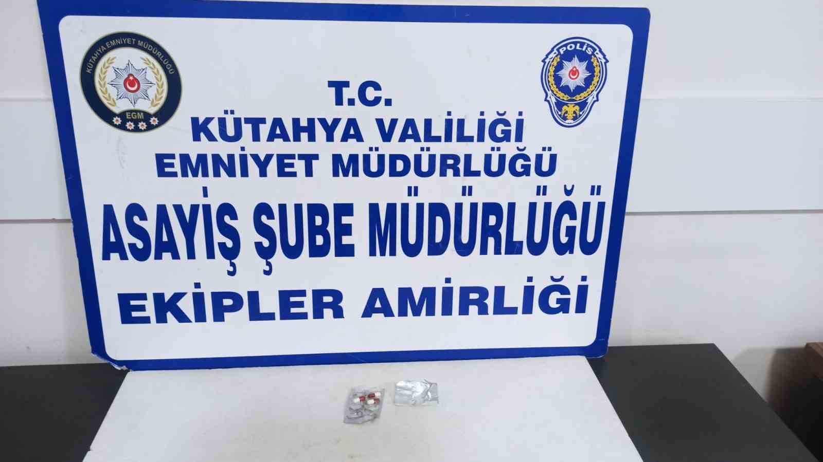 Kütahya’da polisin önleyici hırsızlık uygulamasında uyuşturucu ele geçirildi