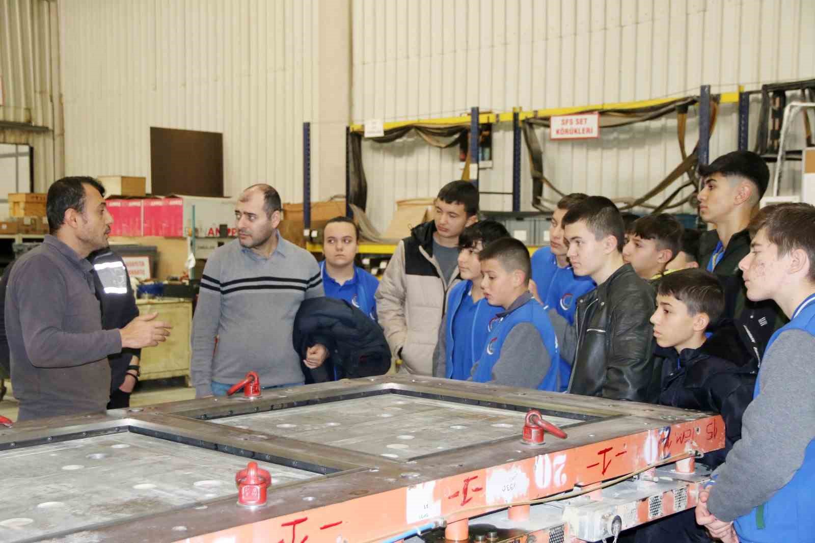 TOBB Kütahya OSB MTAL öğrencileri, sanayi bölgesindeki fabrikaları ziyaret ediyor