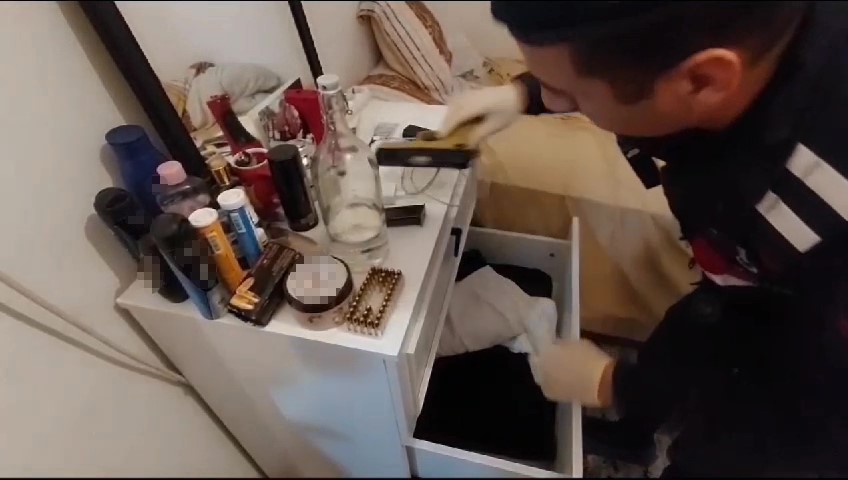 Balıkesir&rsquo;de silah ticareti yapan 17 kişi yakalandı
