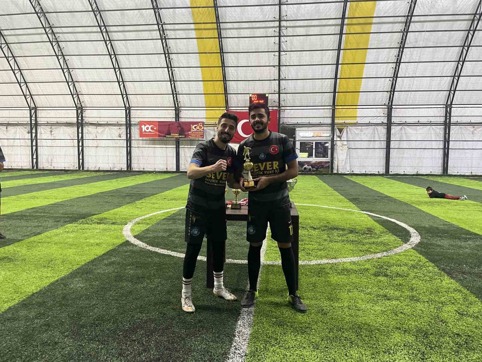 Sağlık çalışanları, bu turnuvayla LÖSEV ve SMA’lı hastalara umut olmaya çalıştı