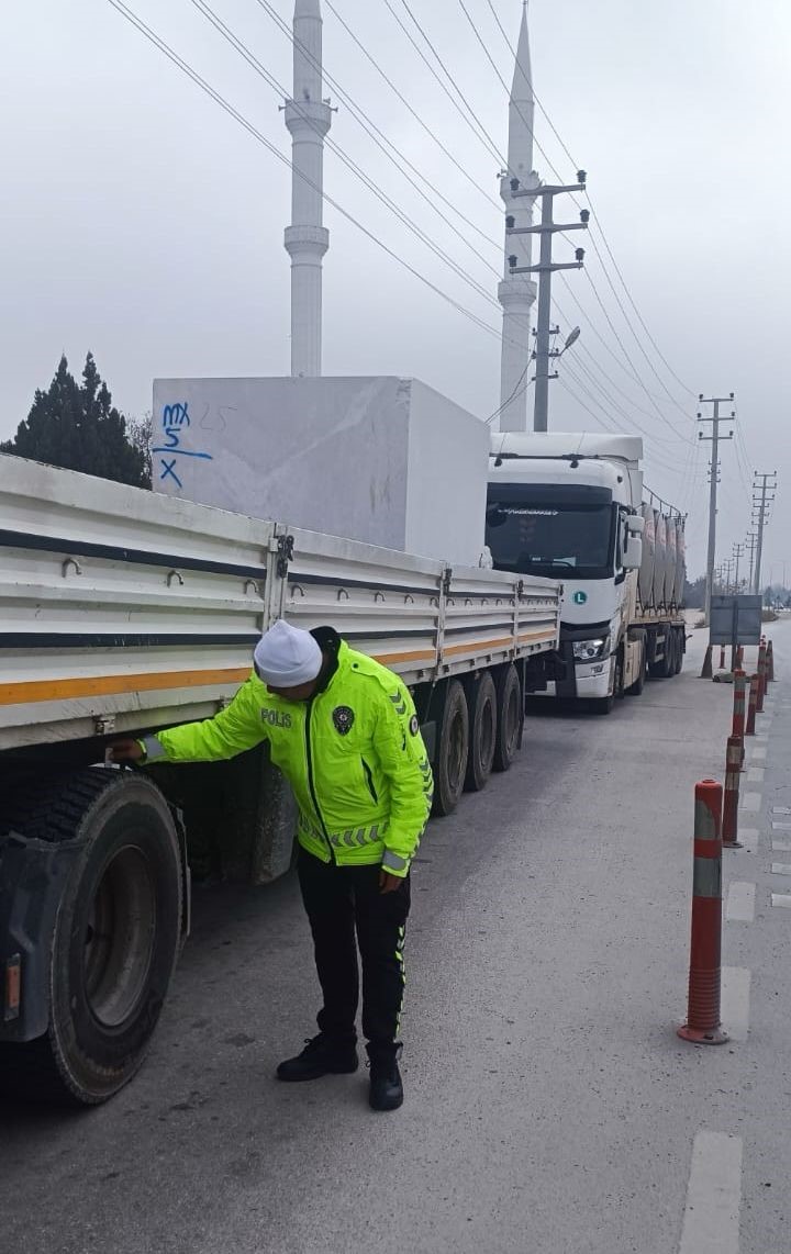 Burdur Emniyetinin kış lastiği denetiminde 81 araca ceza işlem uygulandı
