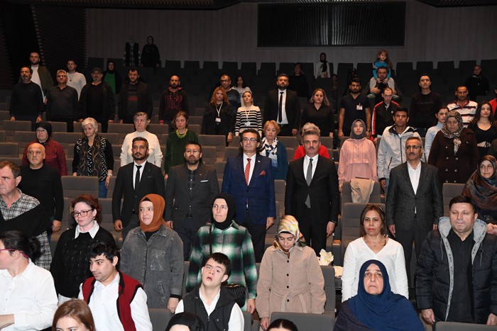 Isparta Belediyesi&rsquo;nden engelsiz sahne etkinliği
