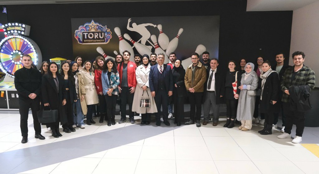 DPÜ Rektörü Kızıltoprak ve öğrenciler, "Aybüke: Öğretmen Oldum Ben" filminde