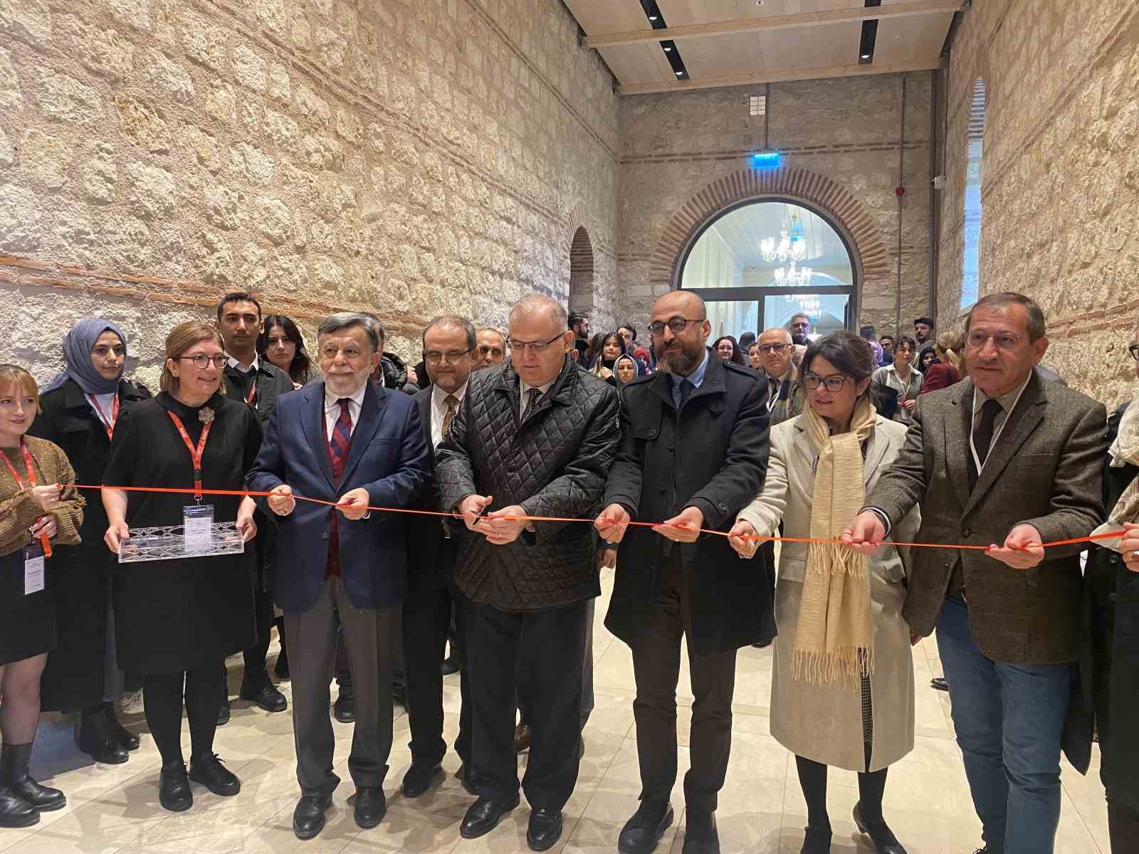 T&uuml;rkiye&rsquo;de bir ilk: "Ge&ccedil;mişten G&uuml;n&uuml;m&uuml;ze Yazma Eser Konservasyonu" sergisi Rami K&uuml;t&uuml;phanesi&rsquo;nde a&ccedil;ıldı
