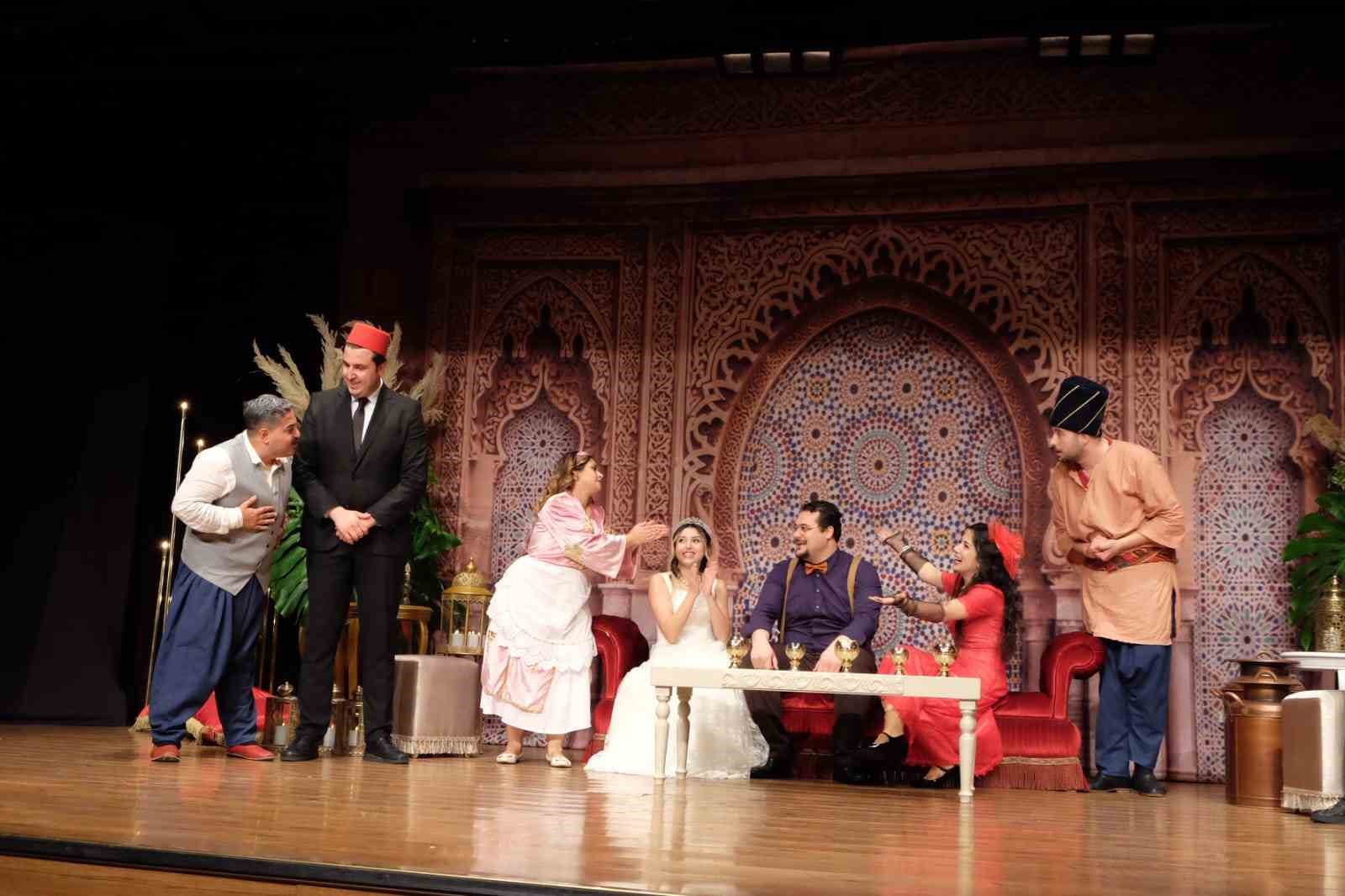 Bir Tuhaf Soruşturma tiyatro oynuna Gaziantepli sanatseverlerden tam not
