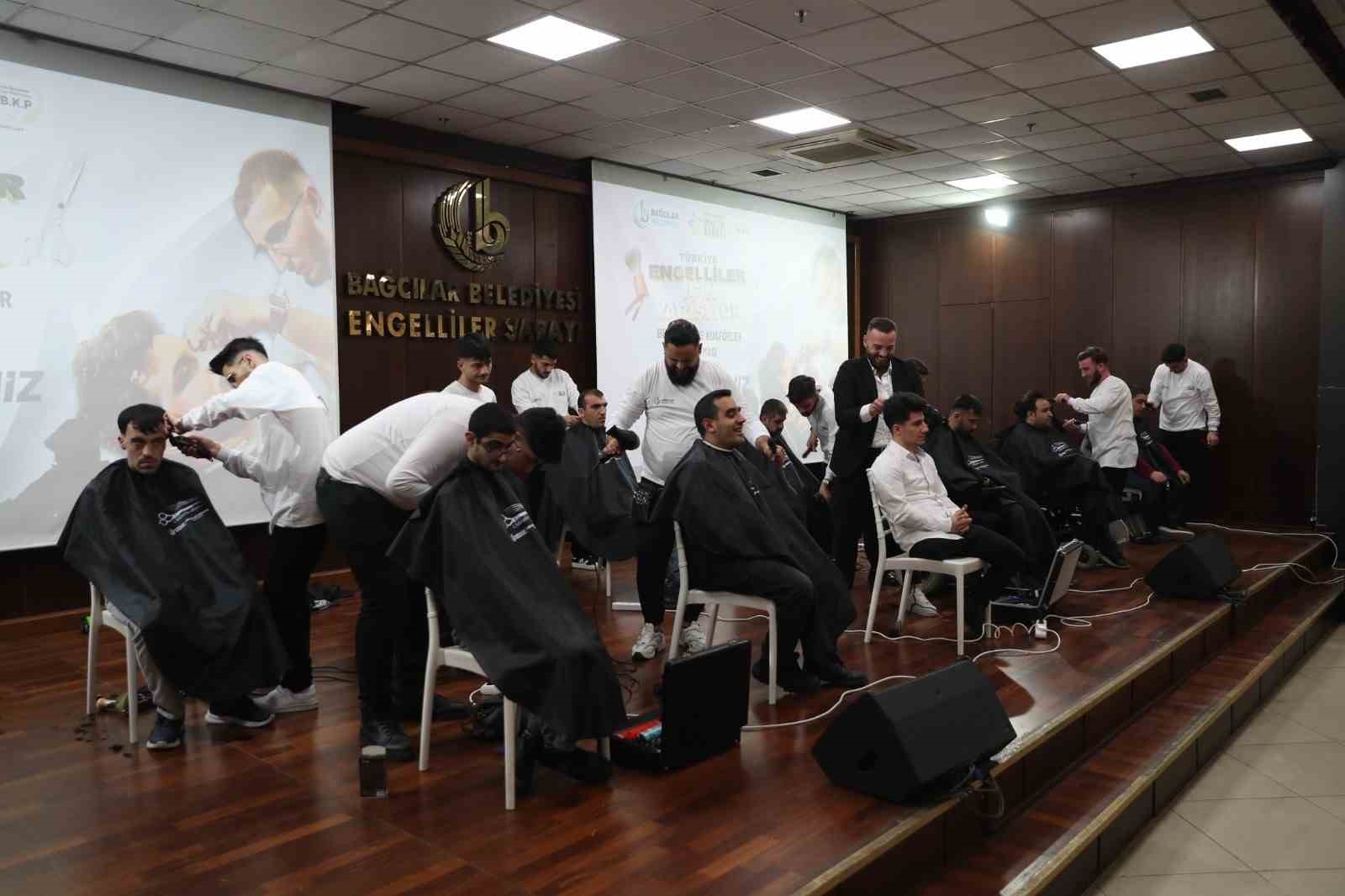 Bağcılar&rsquo;da d&uuml;nya şampiyonu kuaf&ouml;rler engelliler i&ccedil;in yarıştı
