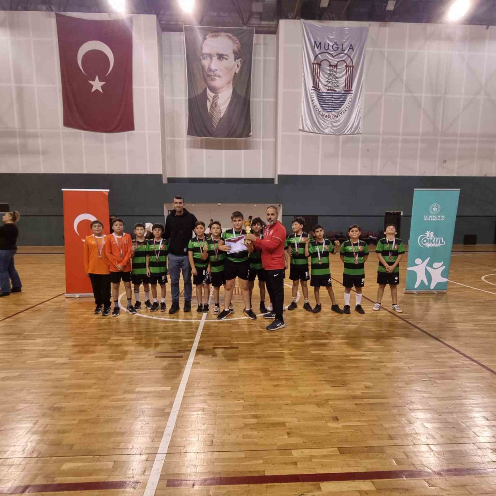 Köyceğizli sporcular küçük erkekler hentbol il birincisi oldu