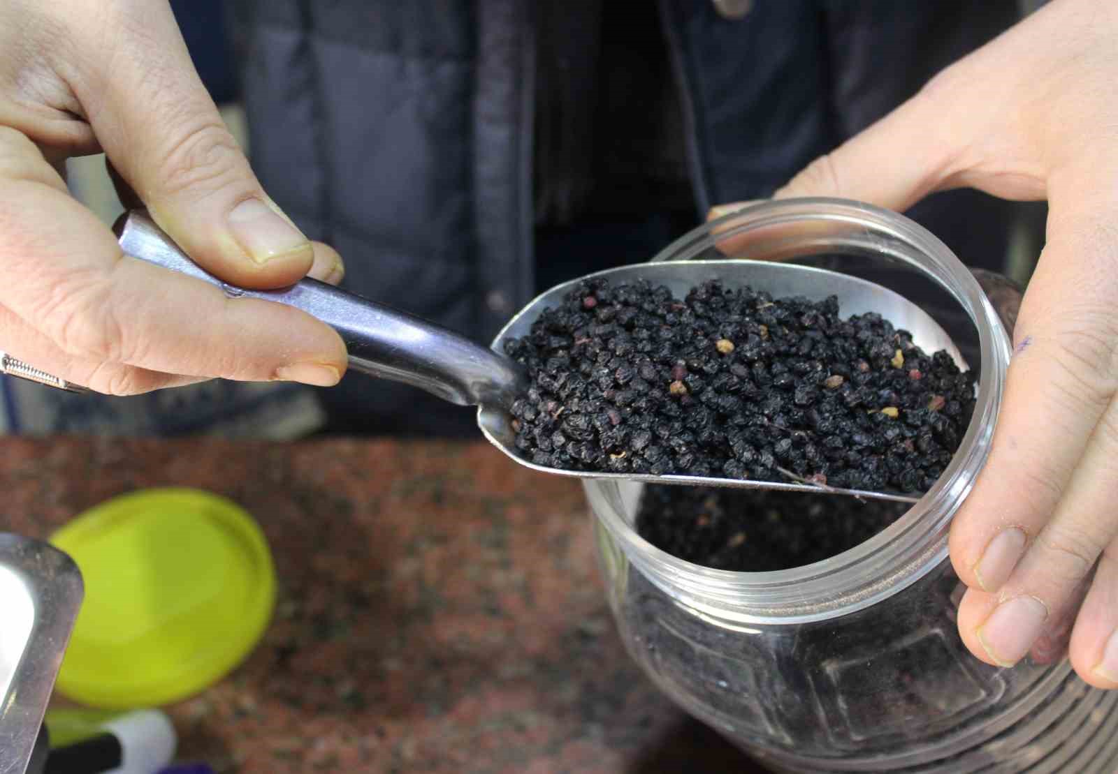 Aktar esnafından vatandaşlara ‘kara mürver’ tavsiyesi