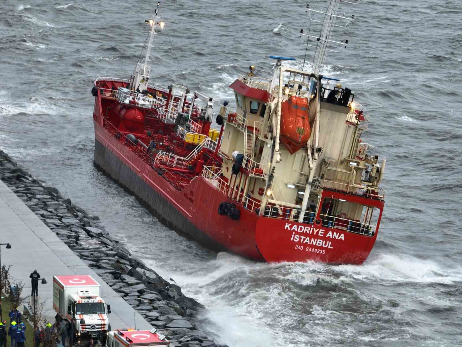 Uzman kaptan yanıtladı: "İstanbul’da lodosta gemiler ne yapmalı"