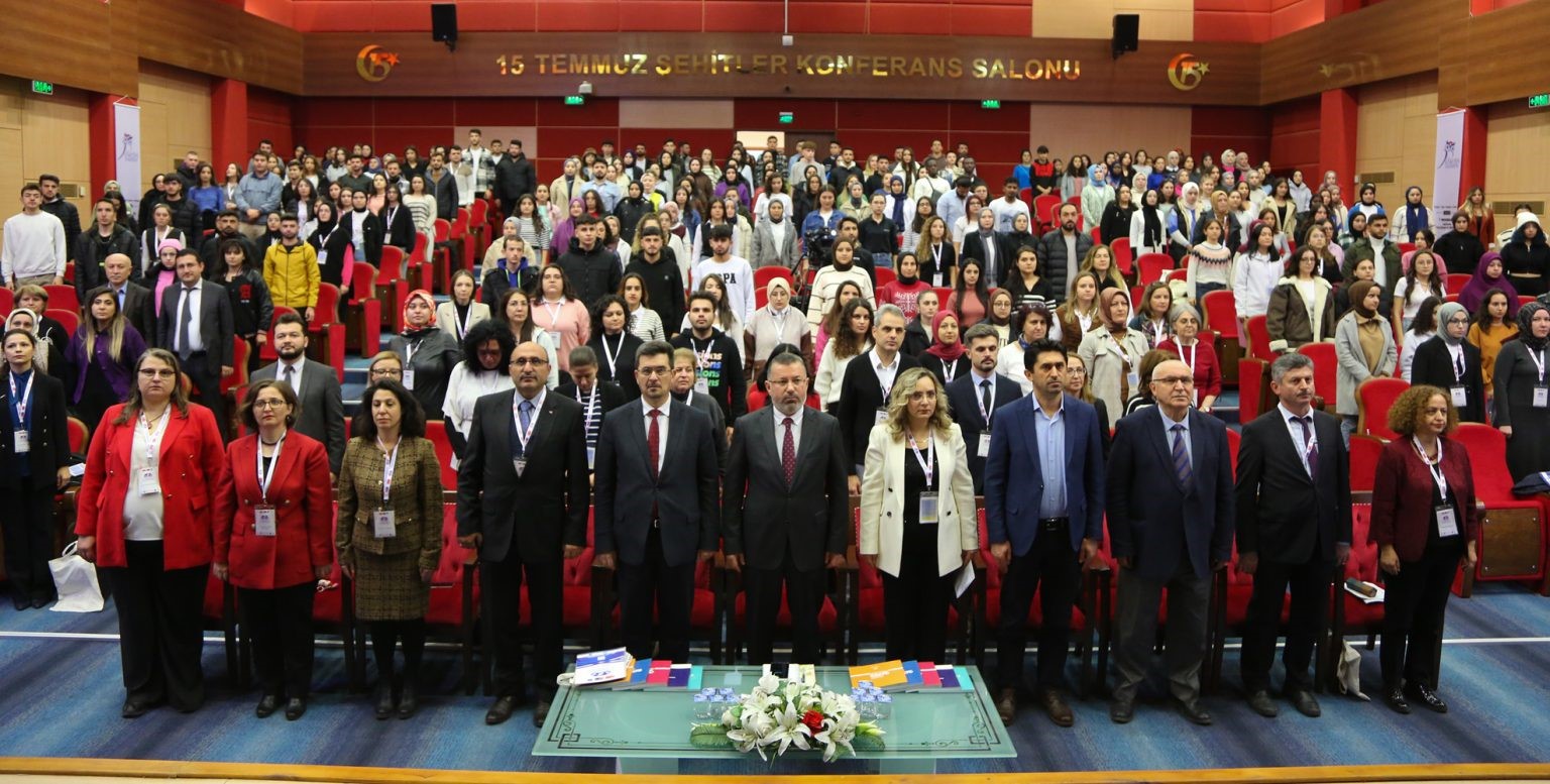 &ldquo;Sanal Ger&ccedil;eklik Yoluyla Yenilik&ccedil;i Sağlık Eğitimi Kongresi&rdquo; KB&Uuml;&rsquo;de devam ediyor
