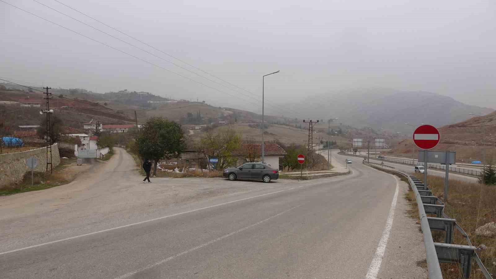 Tokat’ta sürücüleri hayrete düşüren tabela