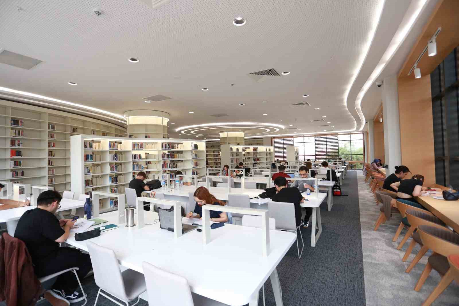 Antalya’nın dev kütüphanesi açılış için gün sayıyor
