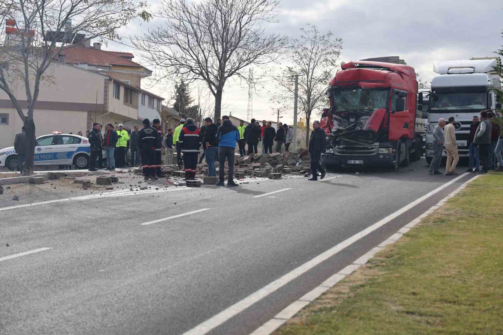 Zincirleme kazada yaralanan sürücü: "Arabanın üstümden uçtuğunu gördüm”