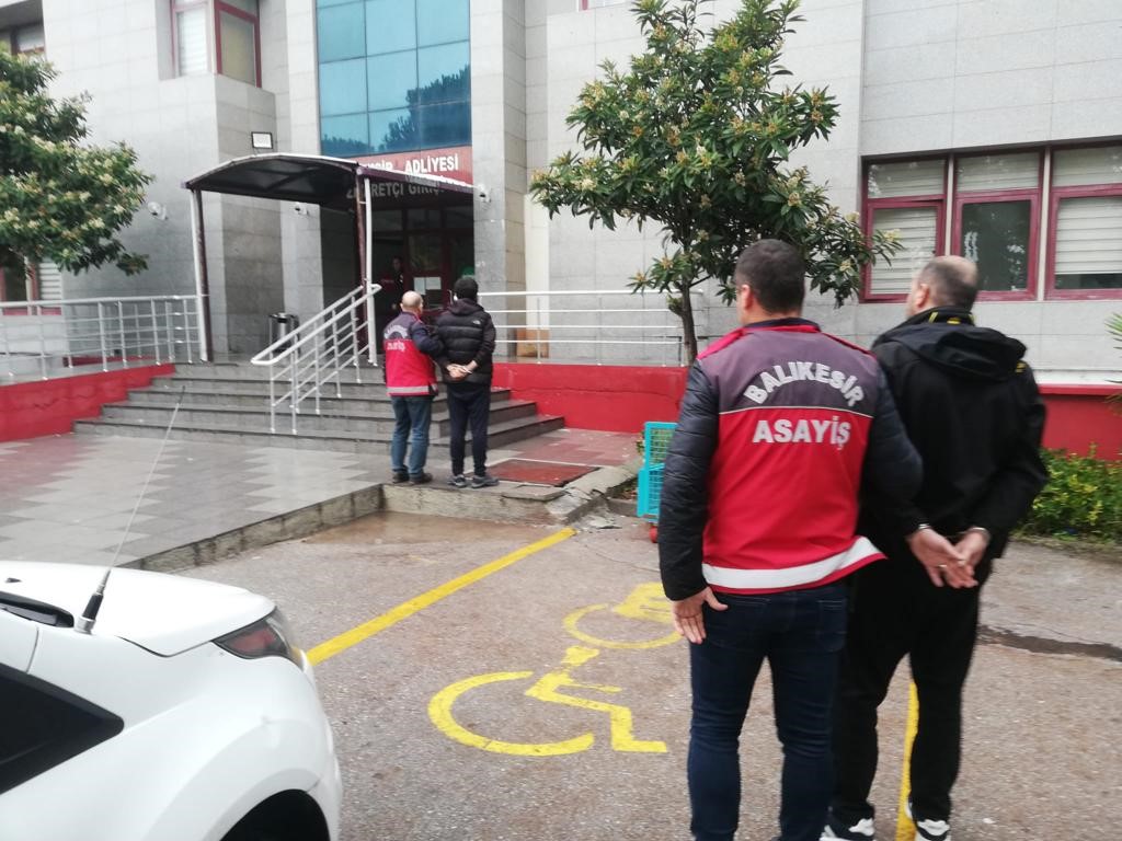 Balıkesir’de 2 kablo hırsızı 9 dairenin elektrik kablosunu çaldı